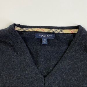 BURBERRY MERINO WOOL V NECK SWEATER MEDIUM